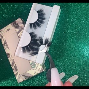 Bag with lash style “thicc stack” 💚